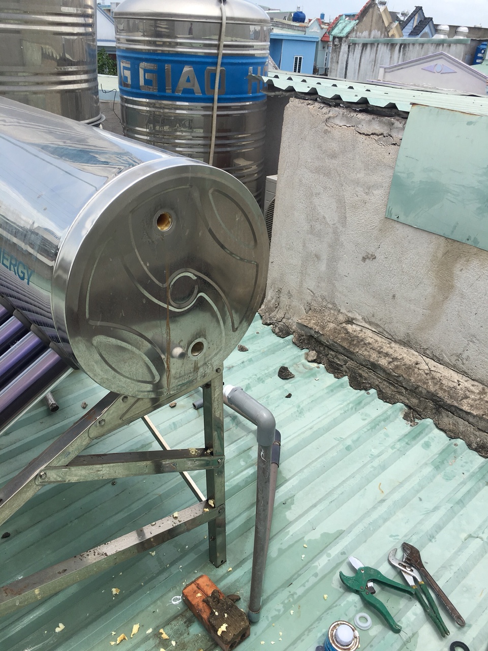 Thay Ron máy nước nóng năng lượng mặt trời