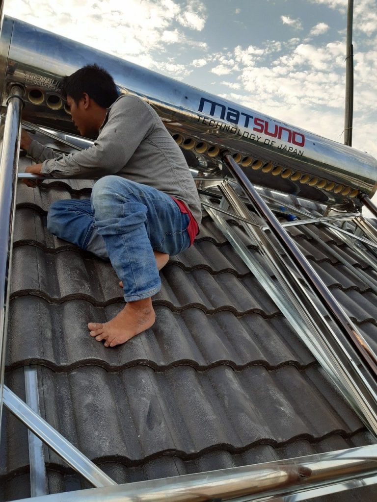Máy năng lượng mặt trời Bình Dương