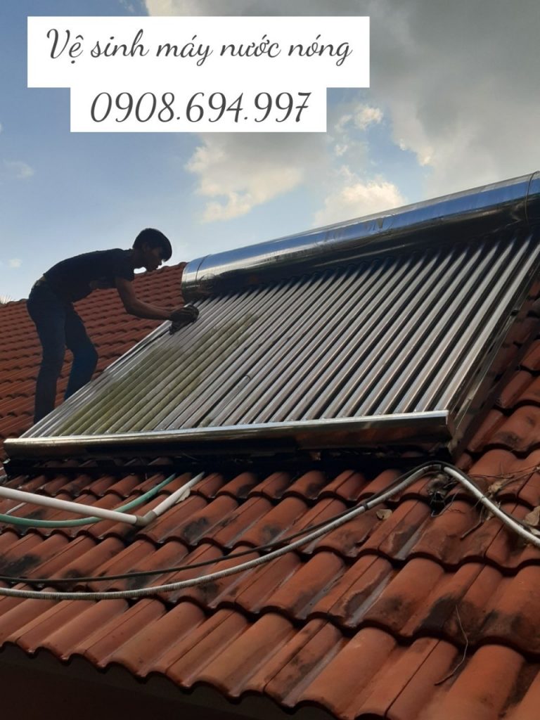 vệ sinh máy nước nóng năng lượng mặt trời