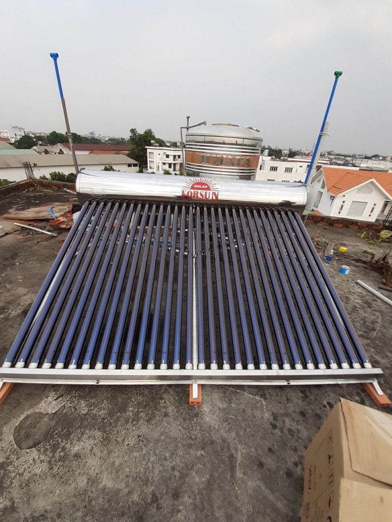 Máy nước nóng năng lượng mặt trời tại Hóc Môn