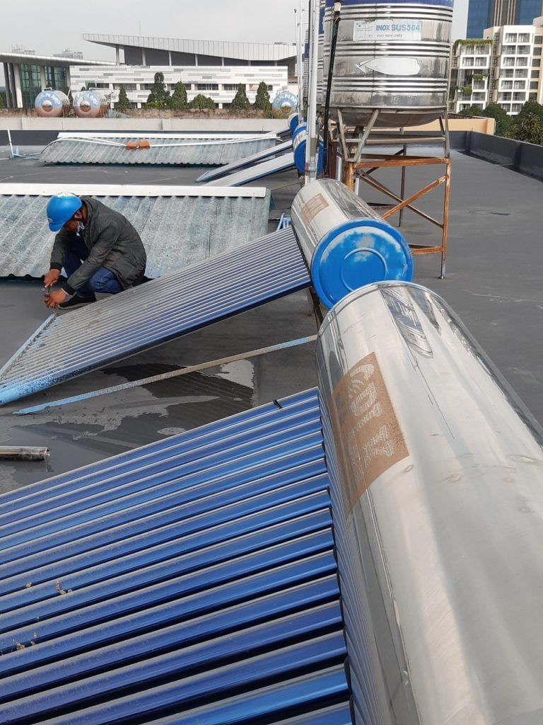 Sửa máy nước nóng năng lượng mặt trời Bình Dương